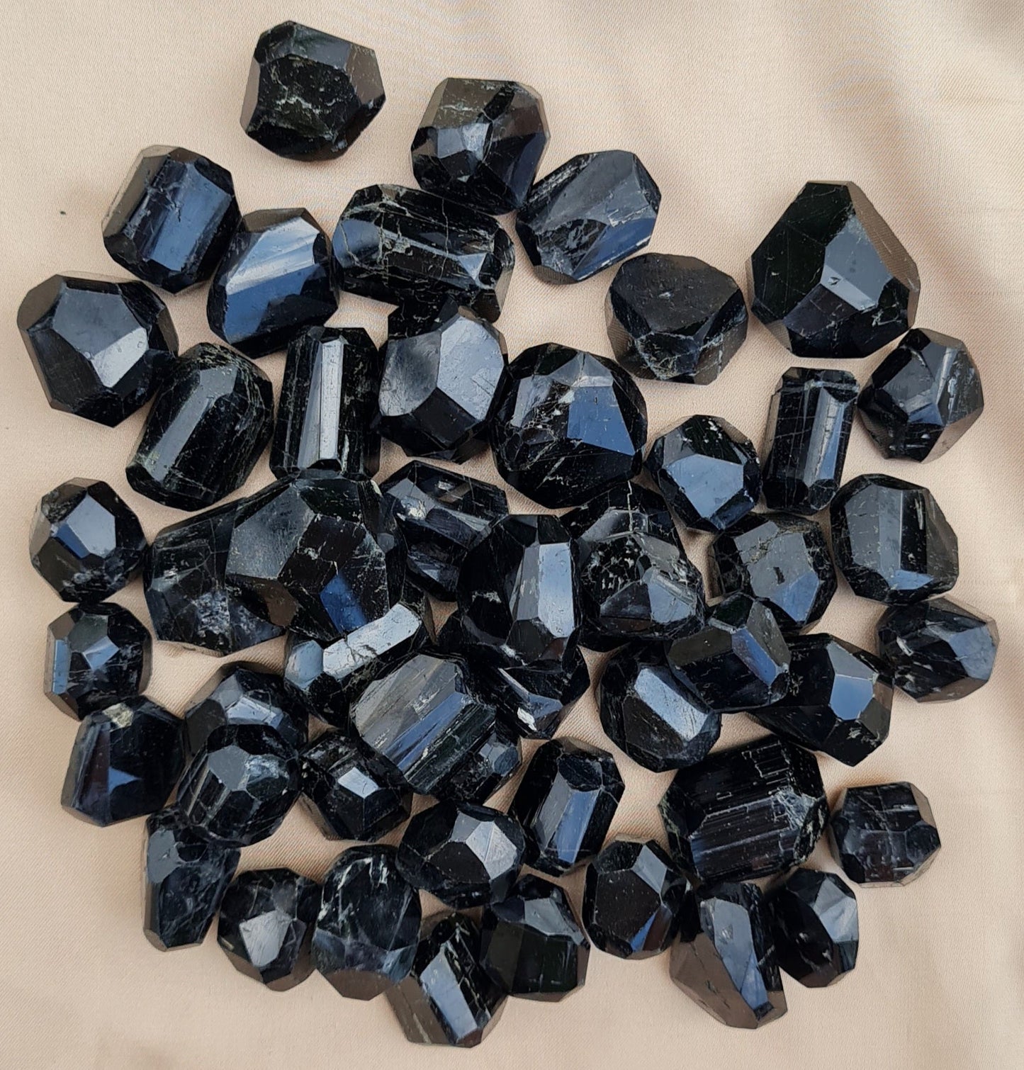 Tourmaline Noire – Pierre Roulée – Énergie Protectrice et Purifiante